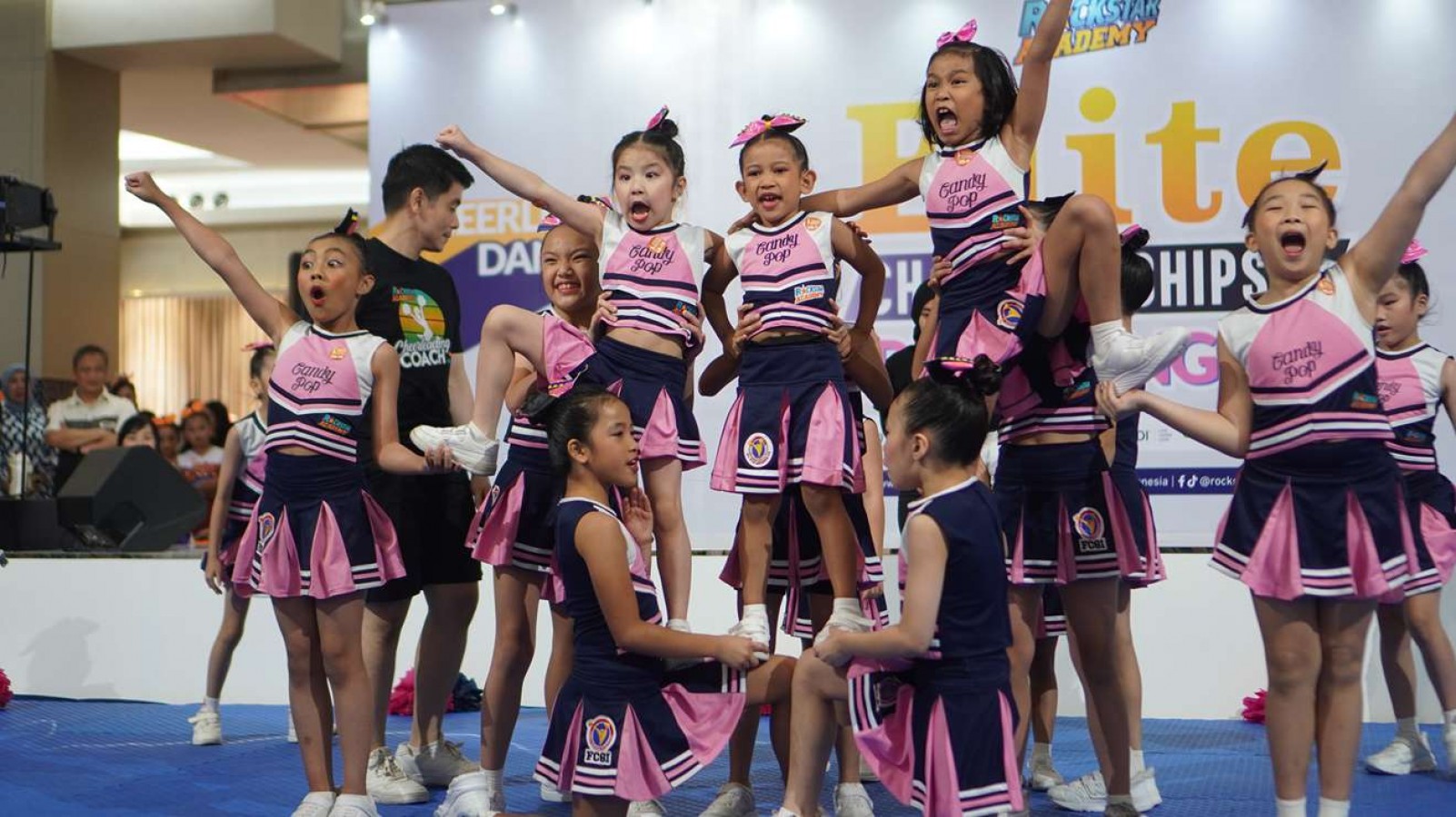 Learn 12 Cheerleading Stunts and How To Do Them!